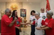 Festa do Divino de Mogi das Cruzes homenageia rezadeira de 78 anos no cartaz oficial