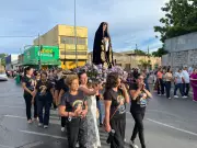 Fieis participam da Procissão do Encontro em Montes Claros na Sexta-feira Santa
