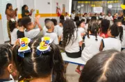 Filha de Verissimo doa acervo pessoal do escritor para escola que leva seu nome em São Vicente