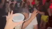 Filha leva pai a bar universitário em Uberlândia e vídeo viraliza com 30 mil curtidas