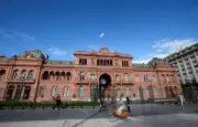 FMI aprova desembolso de US$ 1 bilhão para Argentina após revisão de acordo