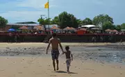 Funcionário demitido por justa causa após ir à praia durante atestado médico