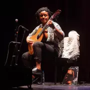 Gabriele Leite encanta plateia no Rio com show que celebra grandes nomes da música brasileira