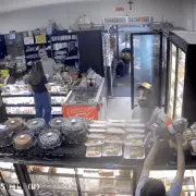 Garrafa de refrigerante congelada explode em panificadora de SC e assusta todos