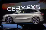 Geely lança sistema híbrido i-HEV para desafiar domínio japonês no mercado automotivo