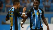 Grêmio supera noite difícil e vence Deportivo Riestra na Sul-Americana