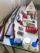 Homem com arsenal de caça e pesca é preso e multado em R$ 20 mil