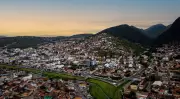 Homem é preso em flagrante por filmar sob saias de mulheres em loja na Bahia