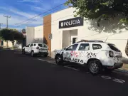 Homem preso por jogar gasolina na mãe e ameaçar pai com foice em Birigui