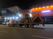 Homem é preso transportando retroescavadeira furtada na rodovia Mogi-Bertioga