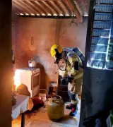 Homem provoca explosão ao testar vazamento de gás com isqueiro em Bonito de Minas