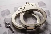 Homem rompe tornozeleira eletrônica e esfaqueia companheira em Aracaju