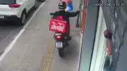 Homem se passa por motoboy para roubar celular de mulher na zona norte de São Paulo