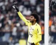 Hugo Souza é aclamado herói do Corinthians após empate heroico com Palmeiras