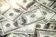 Ibovespa atinge novo recorde histórico e dólar cai para R$ 5,06, menor patamar em dois anos