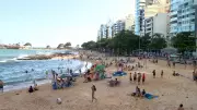 Idoso morre após passar mal durante aula de hidroginástica em praia de Guarapari