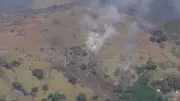 Incêndio atinge vegetação no Complexo do Lins, na Zona Norte do Rio