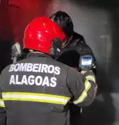 Incêndio destrói loja de eletrodomésticos em Arapiraca; bombeiros controlam chamas