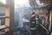 Incêndio em Caraguatatuba deixa homem ferido com queimaduras no braço