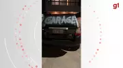 Influenciadora tem carro pichado por morador após estacionar em frente à casa dele em Florianópolis