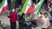 Irã recruta crianças para defesa sob ameaça de EUA e Israel, violando leis internacionais