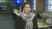 Jornalista Cissa Malan lança livro sobre maternidade inspirado em foto viral