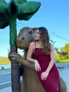 Jornalista turca viraliza ao mostrar rotina pacata no interior do Rio de Janeiro