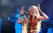 Joss Stone fará show gratuito em Florianópolis para celebrar 100 anos da Ponte Hercílio Luz
