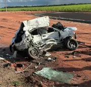 Jovem de 26 anos morre em grave acidente entre carro e carreta na BR-424 em Marechal Deodoro