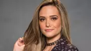 Juliana Paiva anuncia noivado com Danilo Partezani em praia de Alagoas