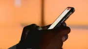 Justiça do Ceará autoriza bloqueio de celular por falta de pagamento