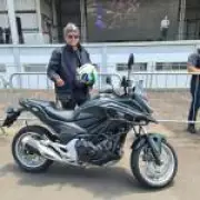 Justiça manda retirar tornozeleira de ex-auxiliar de Bolsonaro, mas ordem não é cumprida
