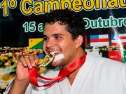 Karatê brasileiro brilha internacionalmente com atletas como Moroni Santos Nascimento