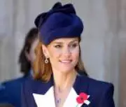 Kate Middleton usa joias de Diana e look Givenchy em homenagem no Anzac Day
