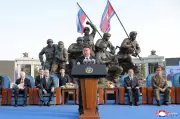 Kim Jong-un diz que soldados norte-coreanos cometeram suicídio para evitar captura