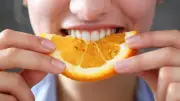 Laranja vai além da vitamina C: veja os efeitos no corpo ao consumir diariamente