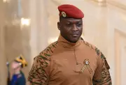 Líder militar de Burkina Faso afirma que 'democracia mata' e pede para esquecer sistema