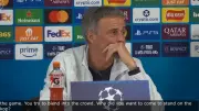 Luis Enrique se atrapalha com sotaque em coletiva e relembra visita a Anfield