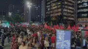Manifestantes bloqueiam Avenida Paulista em protesto contra escala 6x1