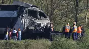 Maquinista morre e 27 ficam feridos em colisão de trem com caminhão militar na França