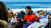Medina vence Pupo e garante semifinal brasileira no Circuito Mundial de Surfe