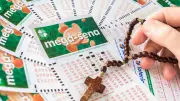 Mega-Sena acumula e prêmio pode chegar a R$ 45 milhões na terça-feira