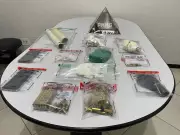 Menino de 3 anos é resgatado sozinho em casa com drogas e munições em Governador Valadares