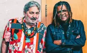 Moacyr Luz e Gabriel Moura lançam álbum 'Moa + Moura' com oito faixas ao vivo