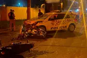 Motociclista colide com viatura após ser atingido por fugitivo da polícia em Teodoro Sampaio