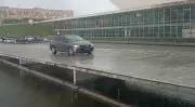 Motorista de aplicativo invade rampa de pedestres do Congresso Nacional em Brasília