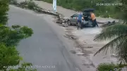 Motorista é multado por descarte irregular de lixo e leva bronca de ciclista