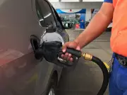 Motoristas de Campo Grande podem economizar até R$ 37 ao abastecer, mostra Procon