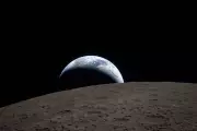 Nasa revela imagens impressionantes da Terra e Lua durante sobrevoo da missão Artemis II
