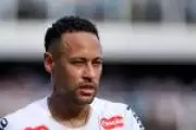 Neymar se envolve em discussão com torcedores após empate do Santos na Copa Sul-Americana
